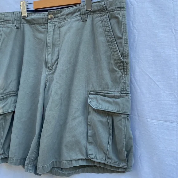 Basic Red Cargo Shorts - Picture 4 of 7